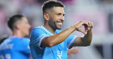 Alba retire